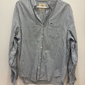 Hollister Men's White and Blue Striped Shirt